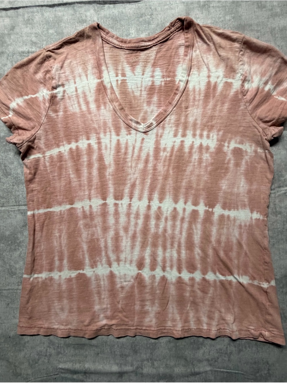 Universal Thread Women's Pink Tie-Dye V-Neck Short Sleeve Tee Size Medium